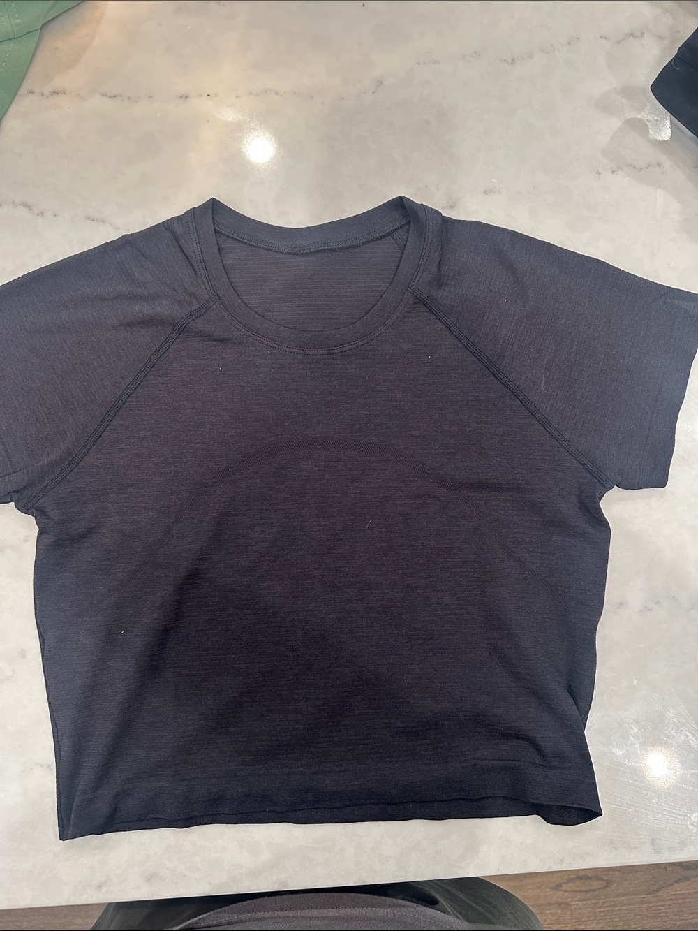 Black swifty tech cropped shirt